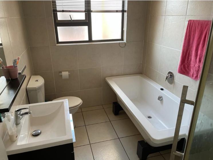 2 Bedroom Property for Sale in Noordwyk Gauteng