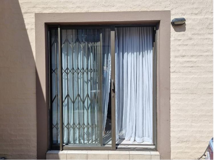 2 Bedroom Property for Sale in Noordwyk Gauteng