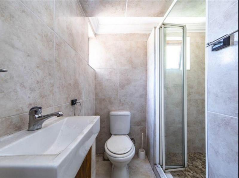 2 Bedroom Property for Sale in Atholl Gauteng