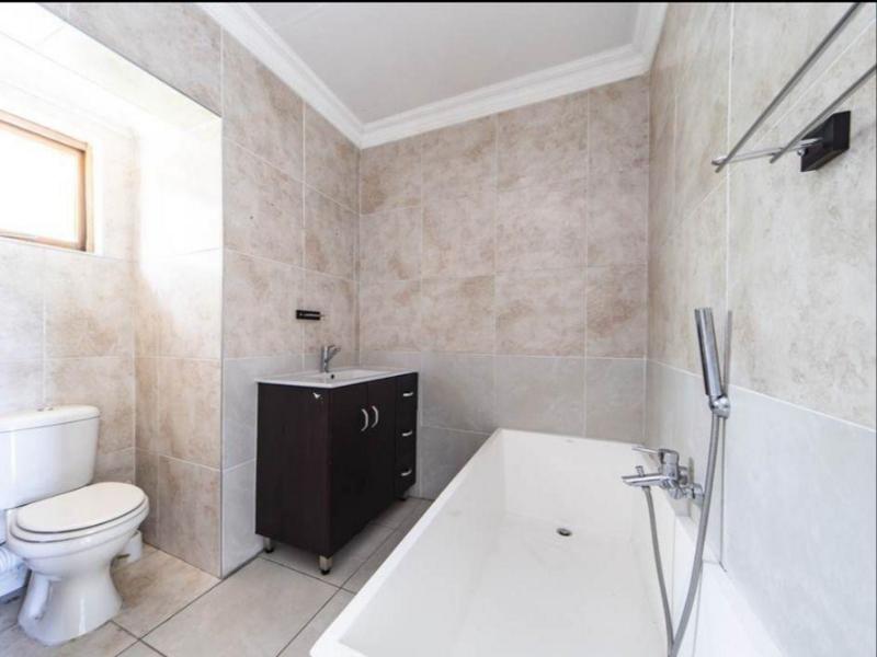 2 Bedroom Property for Sale in Atholl Gauteng