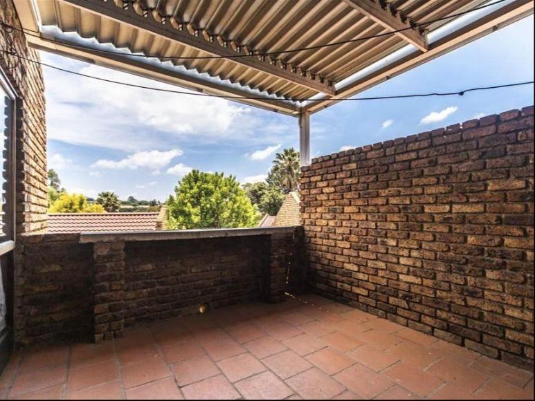 2 Bedroom Property for Sale in Atholl Gauteng