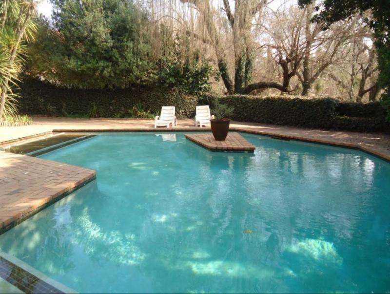 2 Bedroom Property for Sale in Atholl Gardens Gauteng