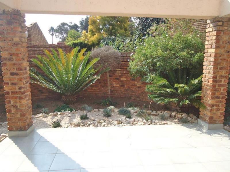 2 Bedroom Property for Sale in Atholl Gardens Gauteng