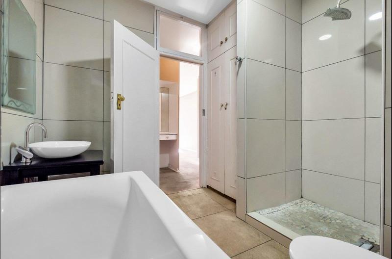 3 Bedroom Property for Sale in Benmore Gardens Gauteng