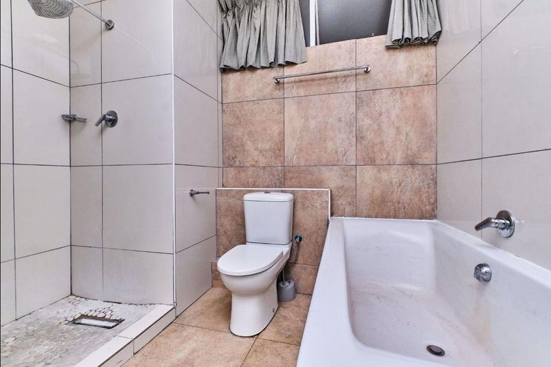 3 Bedroom Property for Sale in Benmore Gardens Gauteng