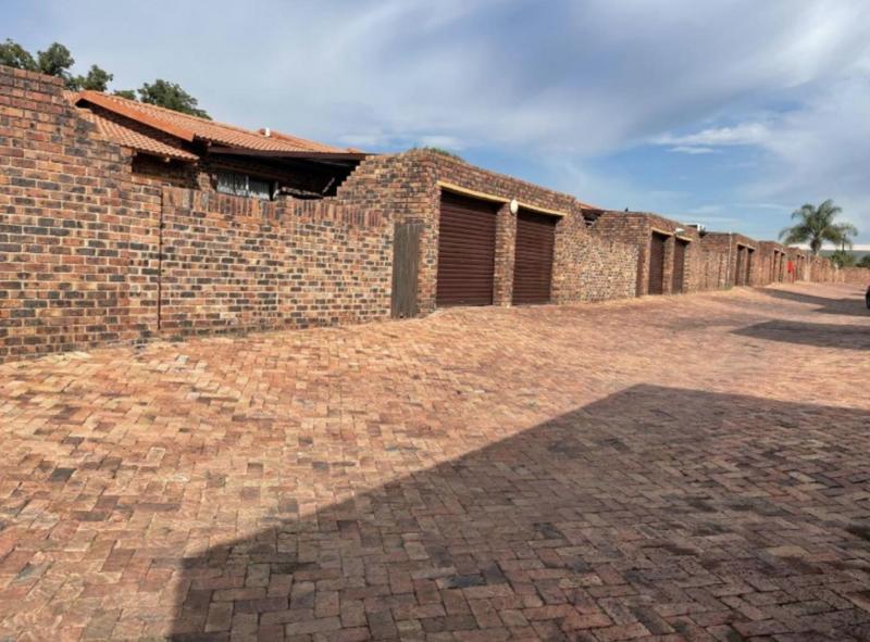 3 Bedroom Property for Sale in Buccleuch Gauteng