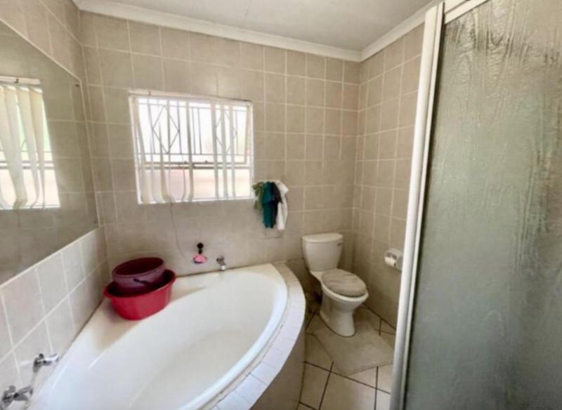 3 Bedroom Property for Sale in Buccleuch Gauteng