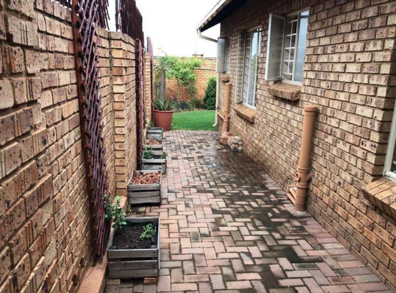 3 Bedroom Property for Sale in The Wilds Gauteng