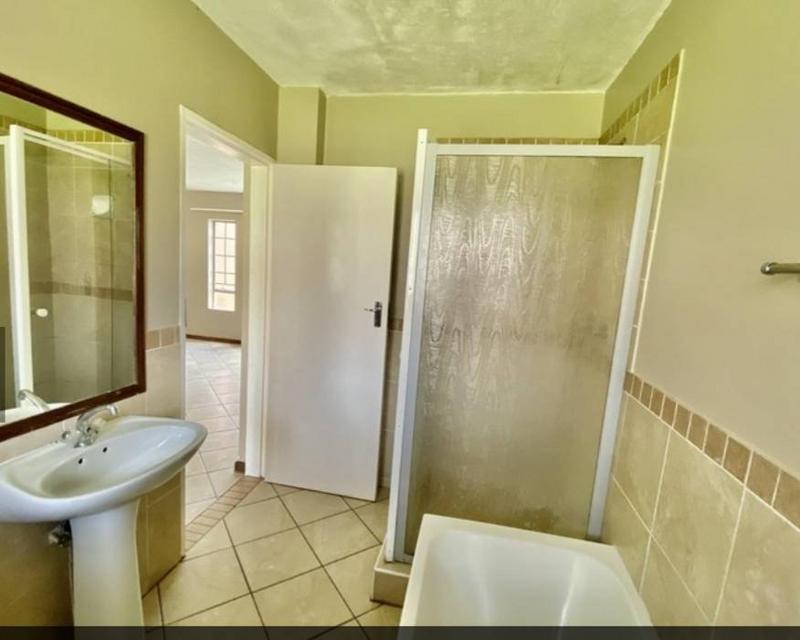 2 Bedroom Property for Sale in Erand Gardens Gauteng