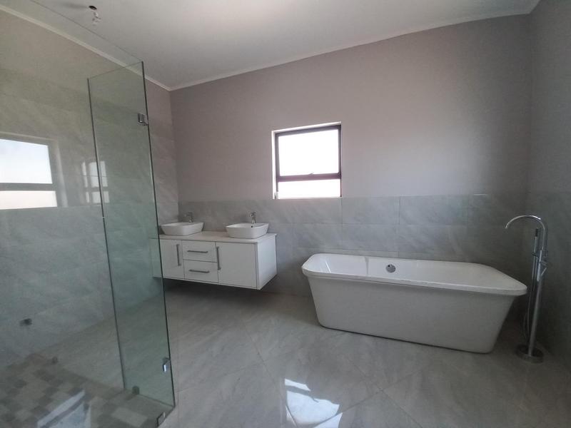 5 Bedroom Property for Sale in Savannah Country Estate Gauteng