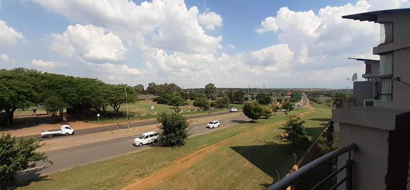 2 Bedroom Property for Sale in Rooihuiskraal North Gauteng