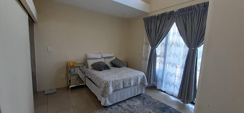 2 Bedroom Property for Sale in Rooihuiskraal North Gauteng