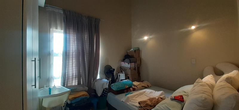 2 Bedroom Property for Sale in Rooihuiskraal North Gauteng