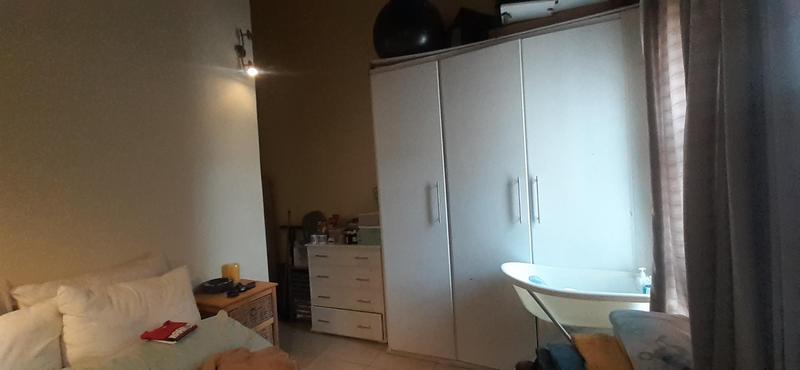 2 Bedroom Property for Sale in Rooihuiskraal North Gauteng