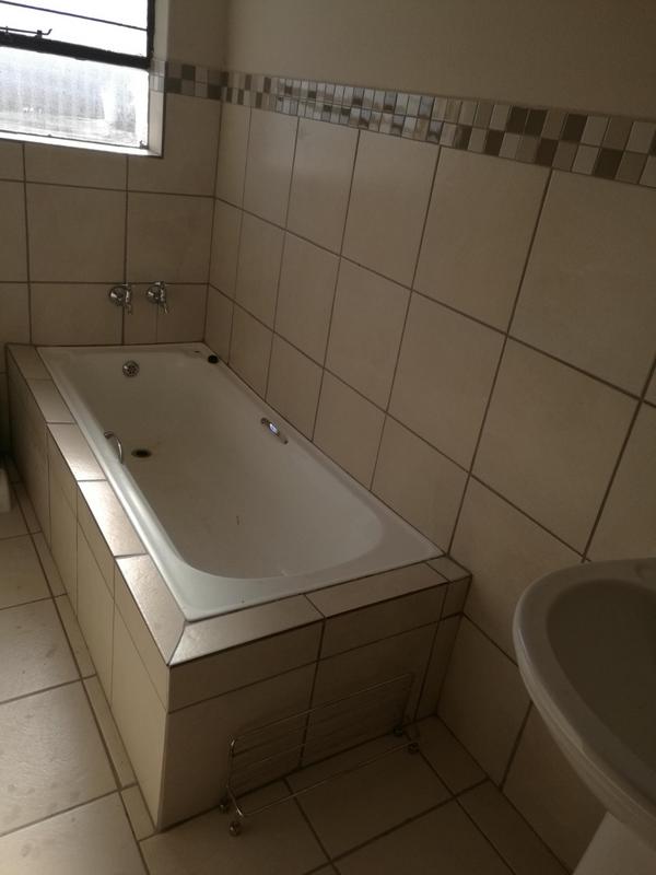1 Bedroom Property for Sale in Vosloorus Gauteng