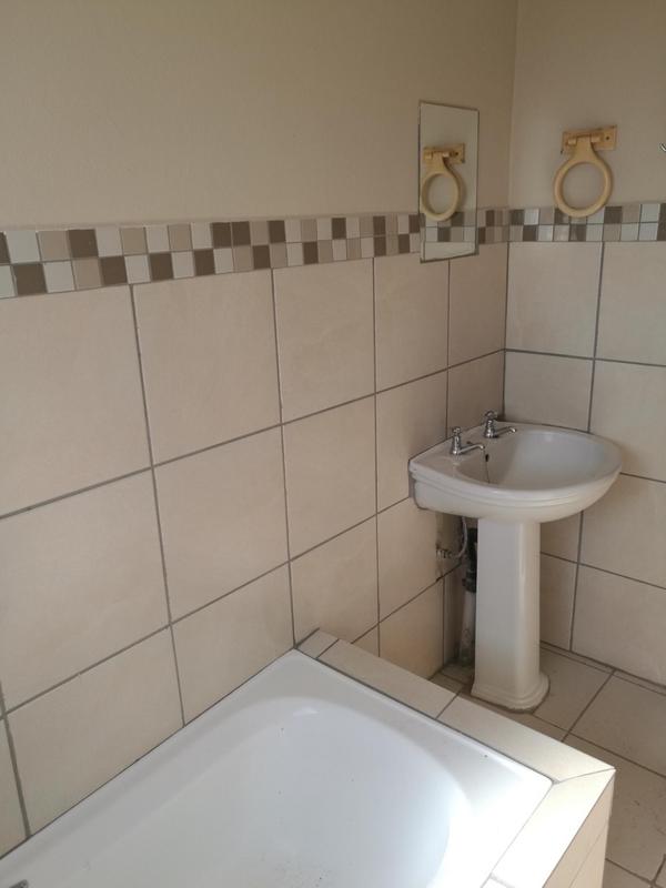 1 Bedroom Property for Sale in Vosloorus Gauteng