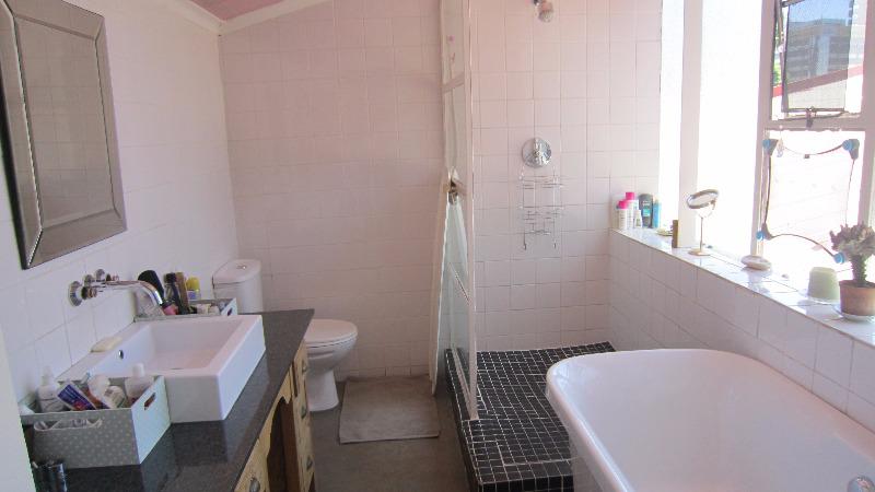 To Let 1 Bedroom Property for Rent in Braamfontein Gauteng