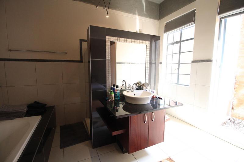 2 Bedroom Property for Sale in Milpark Gauteng