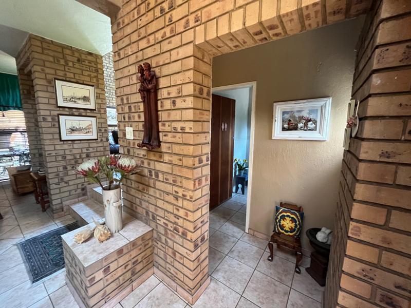 4 Bedroom Property for Sale in Lisdogan Park Gauteng