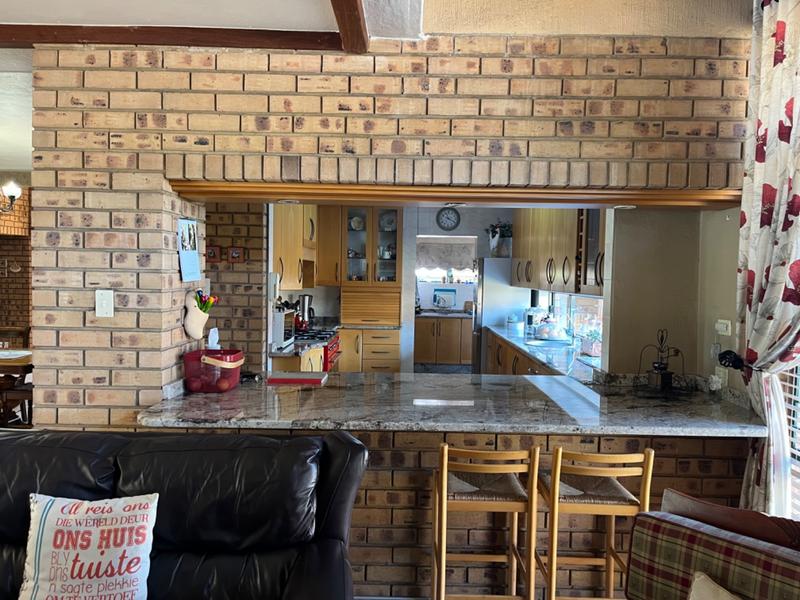 4 Bedroom Property for Sale in Lisdogan Park Gauteng