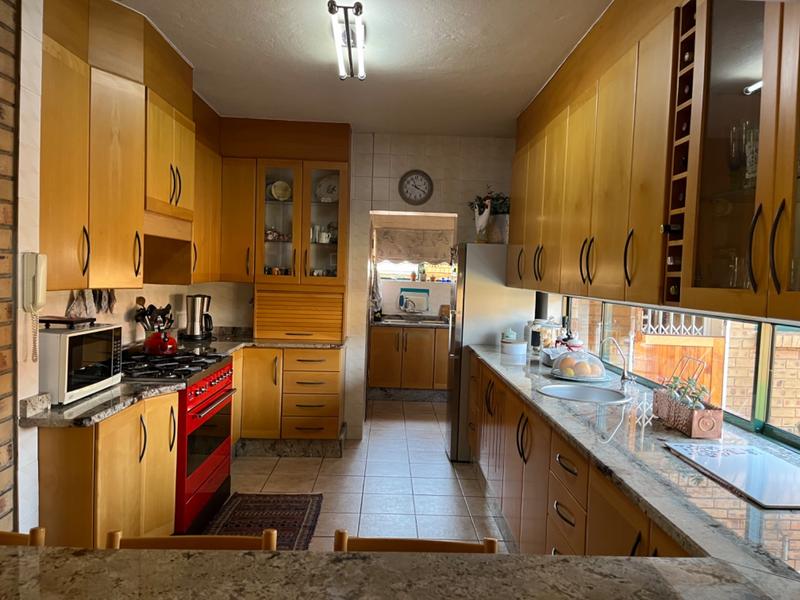 4 Bedroom Property for Sale in Lisdogan Park Gauteng