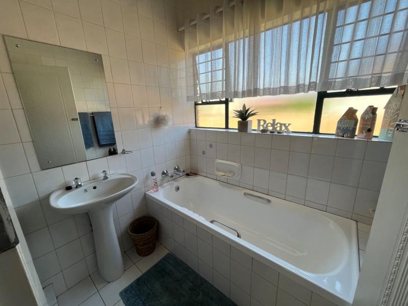 4 Bedroom Property for Sale in Lisdogan Park Gauteng