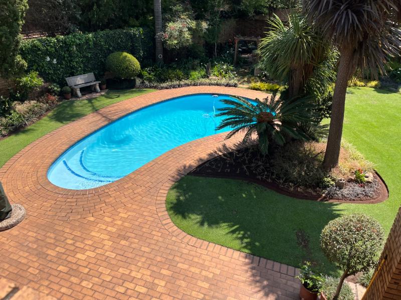 4 Bedroom Property for Sale in Lisdogan Park Gauteng