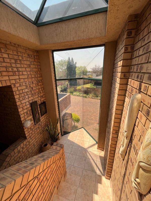 4 Bedroom Property for Sale in Lisdogan Park Gauteng