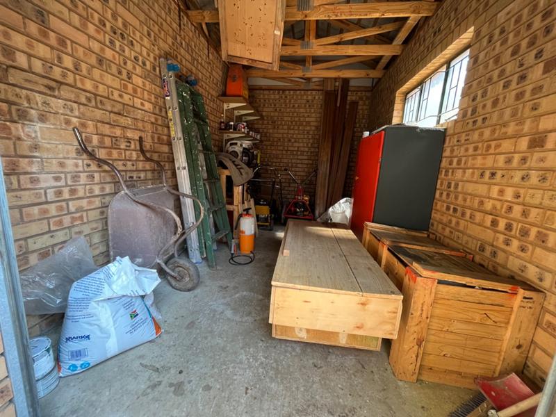 4 Bedroom Property for Sale in Lisdogan Park Gauteng