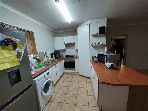 To Let 2 Bedroom Property for Rent in Die Hoewes Gauteng