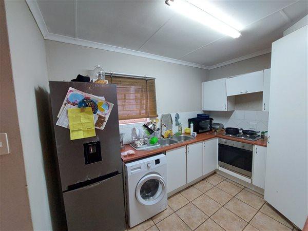 To Let 2 Bedroom Property for Rent in Die Hoewes Gauteng