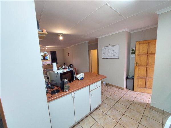 To Let 2 Bedroom Property for Rent in Die Hoewes Gauteng