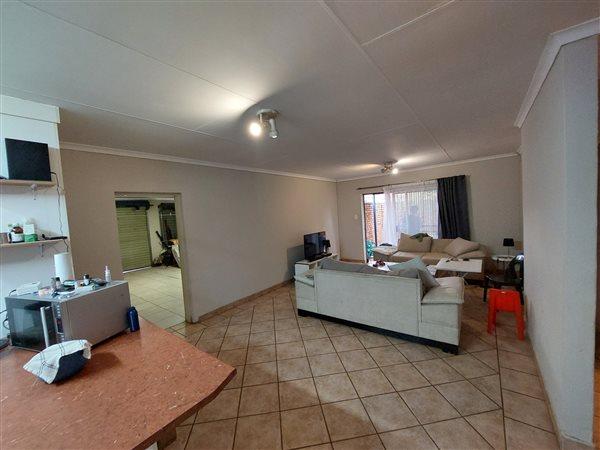 To Let 2 Bedroom Property for Rent in Die Hoewes Gauteng