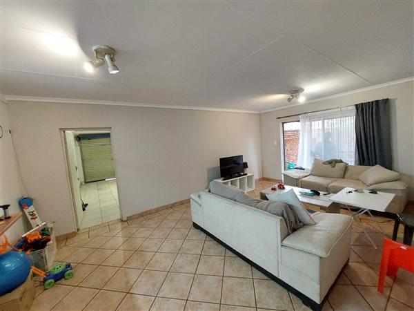 To Let 2 Bedroom Property for Rent in Die Hoewes Gauteng