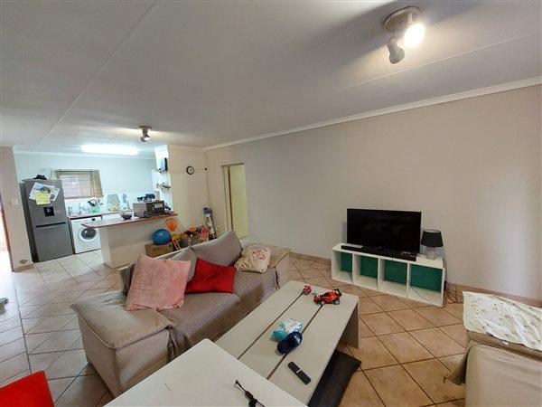 To Let 2 Bedroom Property for Rent in Die Hoewes Gauteng