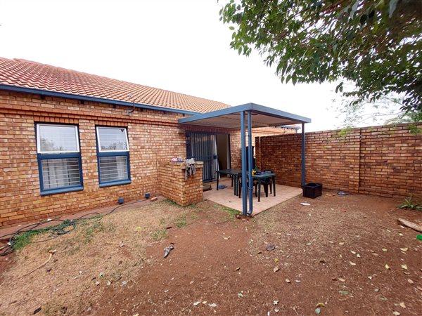 To Let 2 Bedroom Property for Rent in Die Hoewes Gauteng