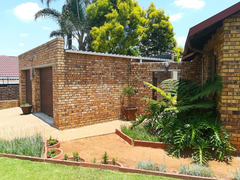 4 Bedroom Property for Sale in Van Riebeeck Park Gauteng