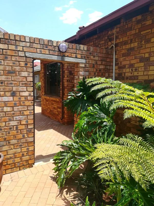 4 Bedroom Property for Sale in Van Riebeeck Park Gauteng