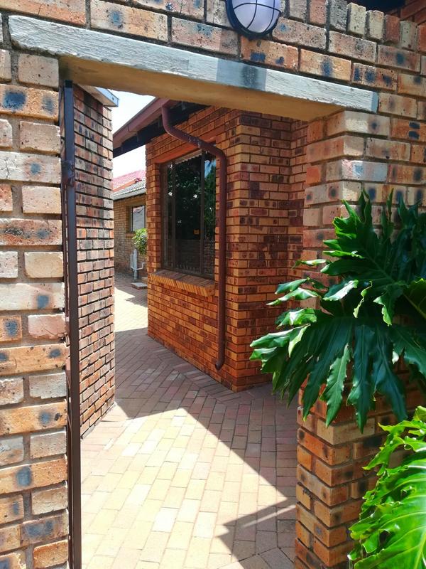 4 Bedroom Property for Sale in Van Riebeeck Park Gauteng