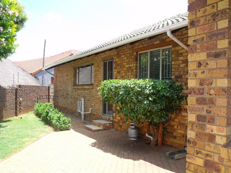 4 Bedroom Property for Sale in Van Riebeeck Park Gauteng