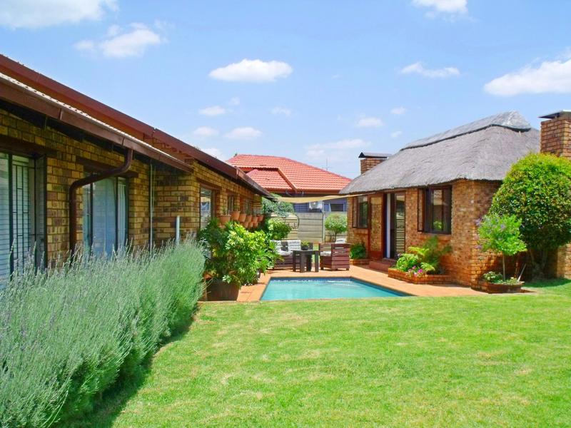 4 Bedroom Property for Sale in Van Riebeeck Park Gauteng