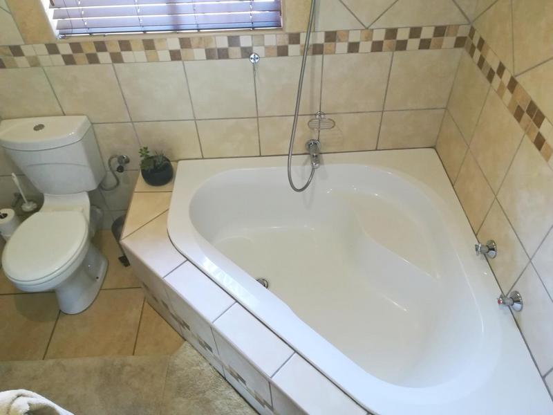 4 Bedroom Property for Sale in Van Riebeeck Park Gauteng