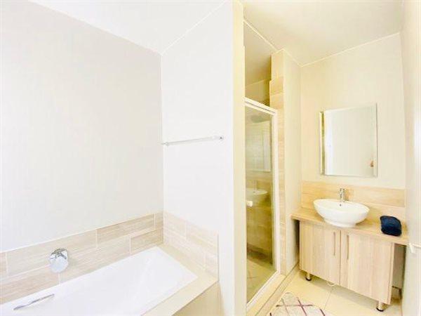 2 Bedroom Property for Sale in Blue Hills Gauteng