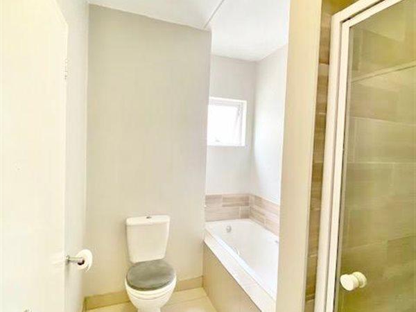 2 Bedroom Property for Sale in Blue Hills Gauteng