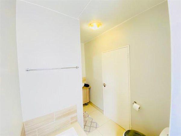 2 Bedroom Property for Sale in Blue Hills Gauteng