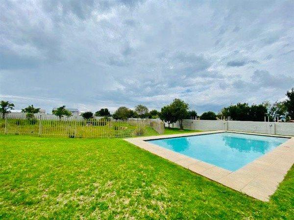 2 Bedroom Property for Sale in Blue Hills Gauteng
