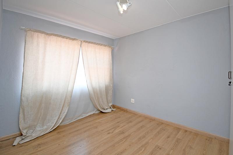 2 Bedroom Property for Sale in Vorna Valley Gauteng