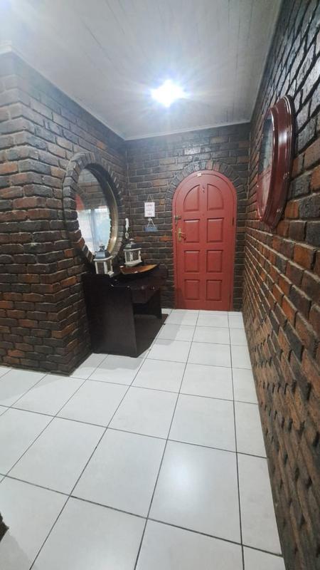 4 Bedroom Property for Sale in Petersfield Gauteng