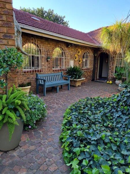 4 Bedroom Property for Sale in Petersfield Gauteng