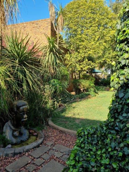 4 Bedroom Property for Sale in Petersfield Gauteng